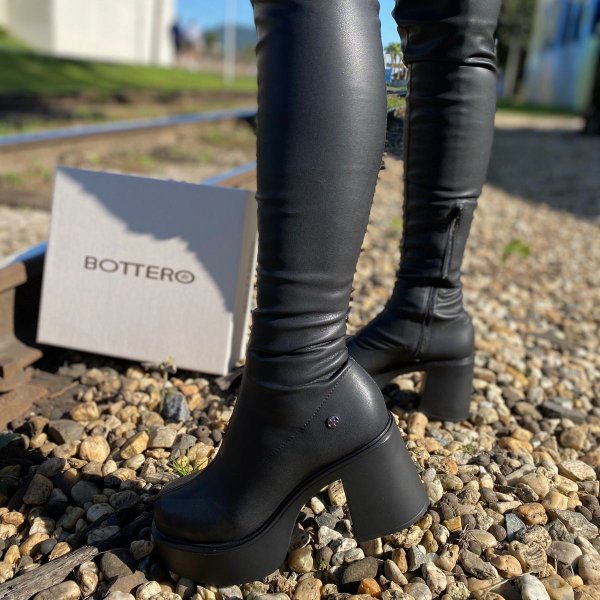 botas de cano longo pretas