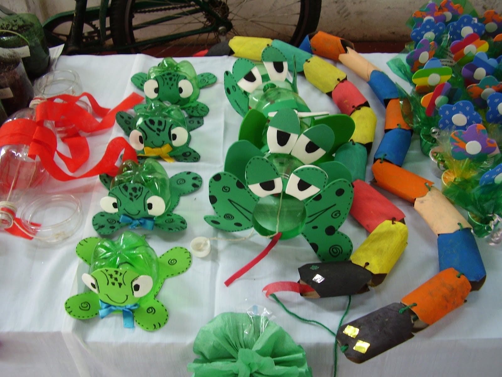 como fazer brinquedos com papelão