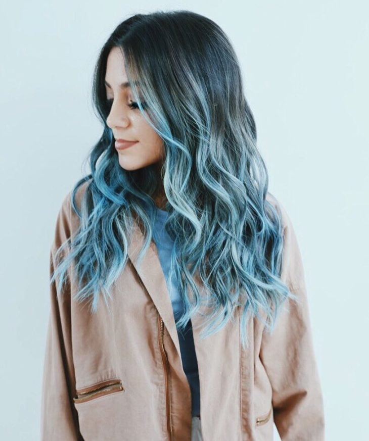 cabelo azul turquesa