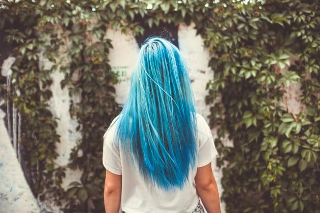 cabelo azul com mechas