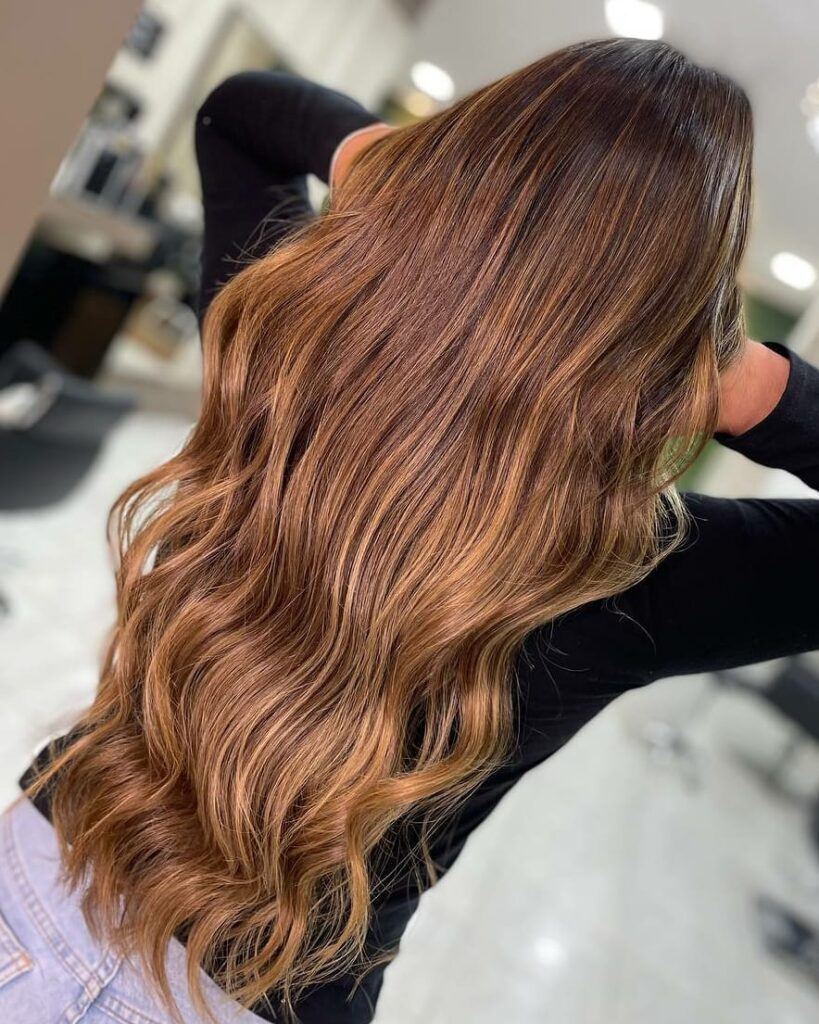 cabelo castanho iluminado