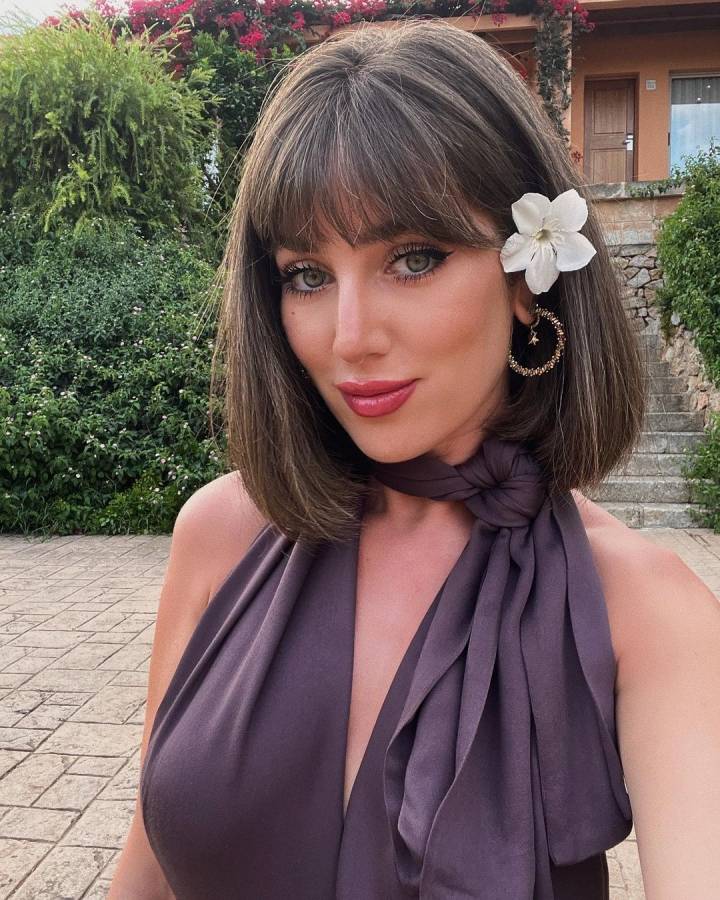 cabelo curto com franja lateral