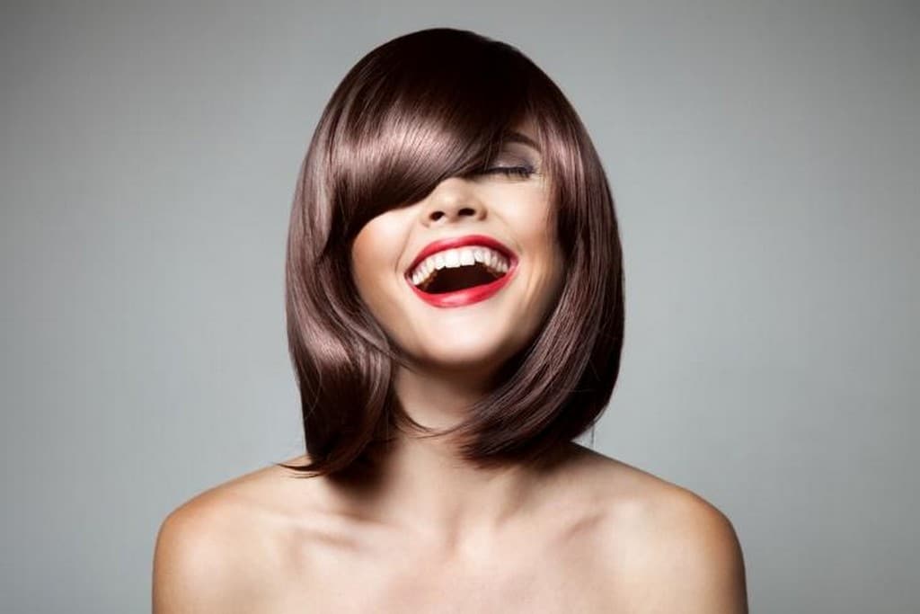 cortes de cabelo curto com franja para rosto redondo