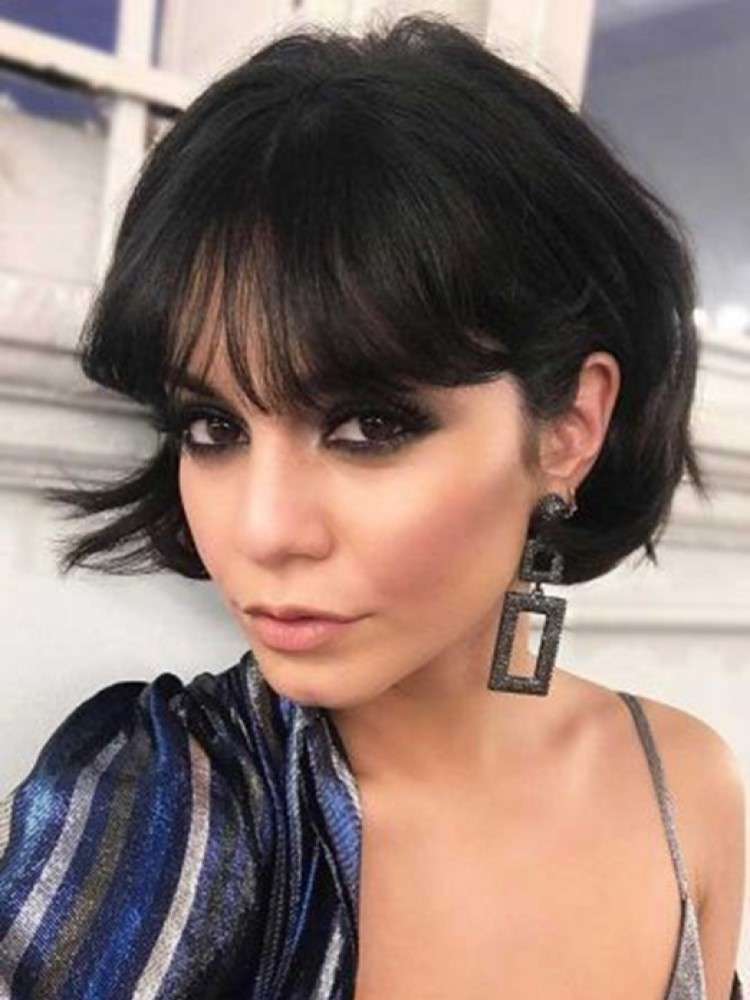 cabelo curto com franja lateral