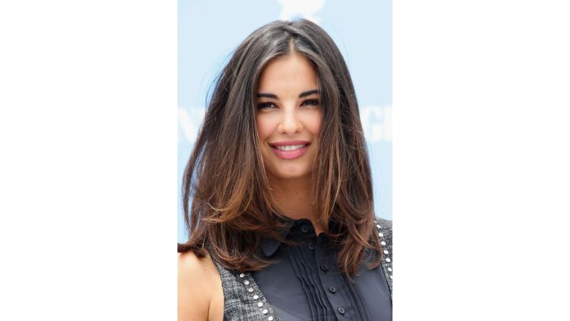 cabelo feminino no ombro 8