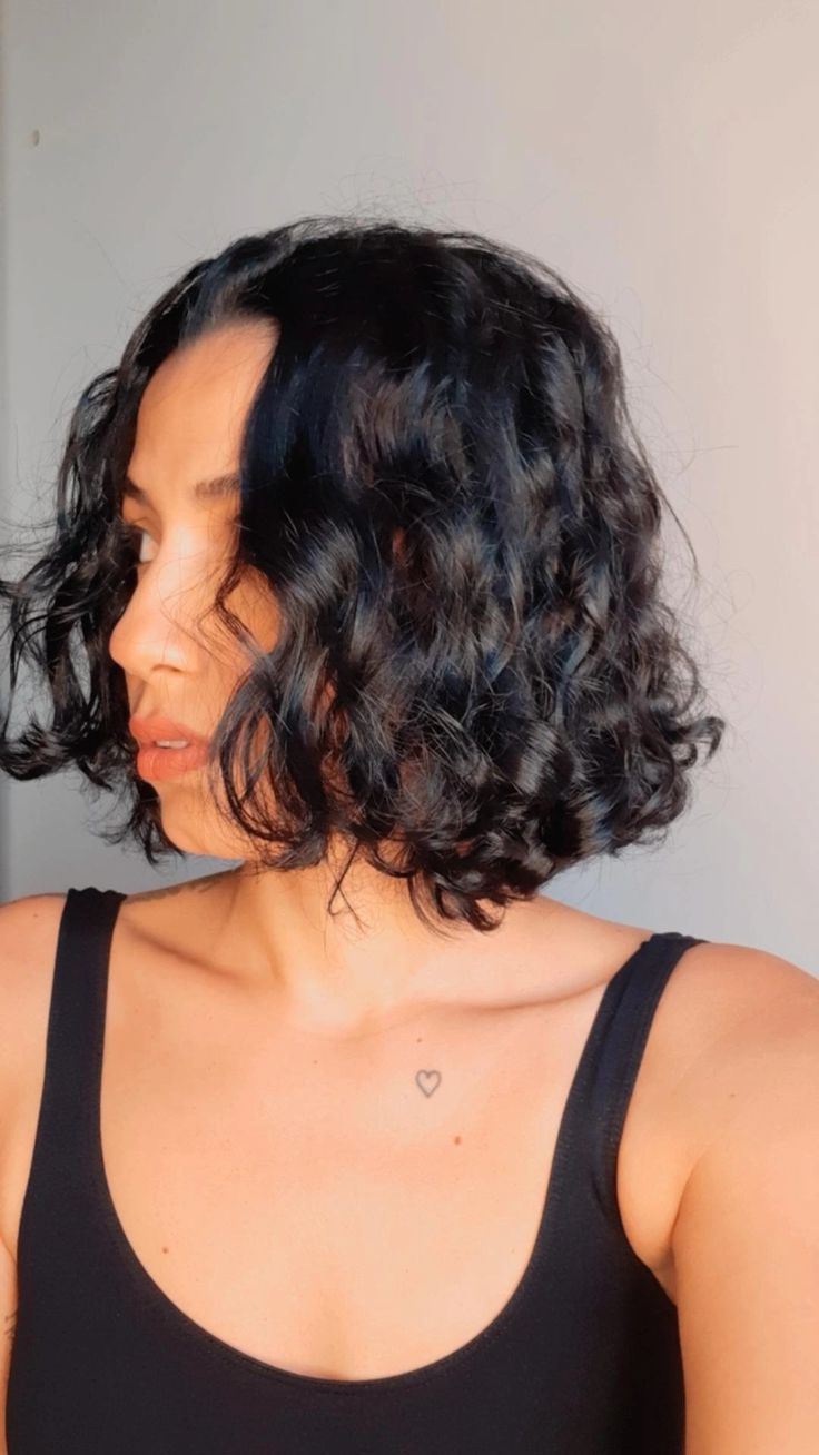 cabelo curto cacheado
