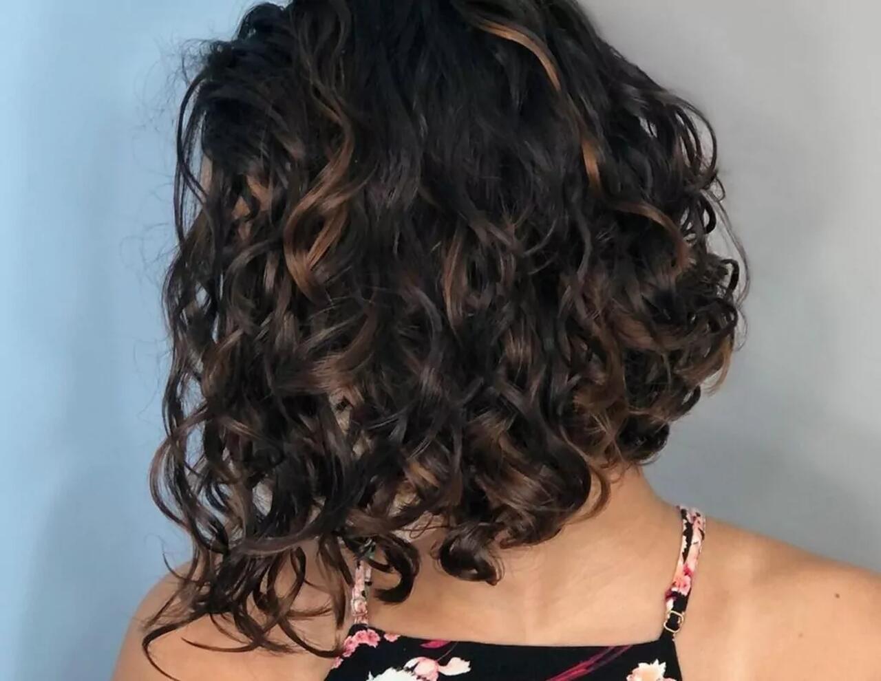 cabelo ondulado medio