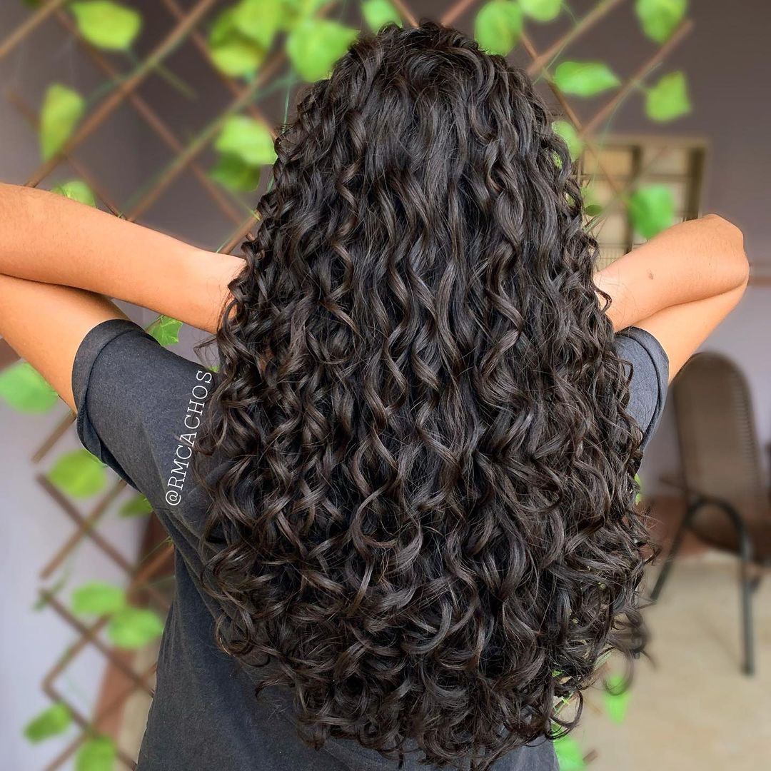 cabelo ondulado medio