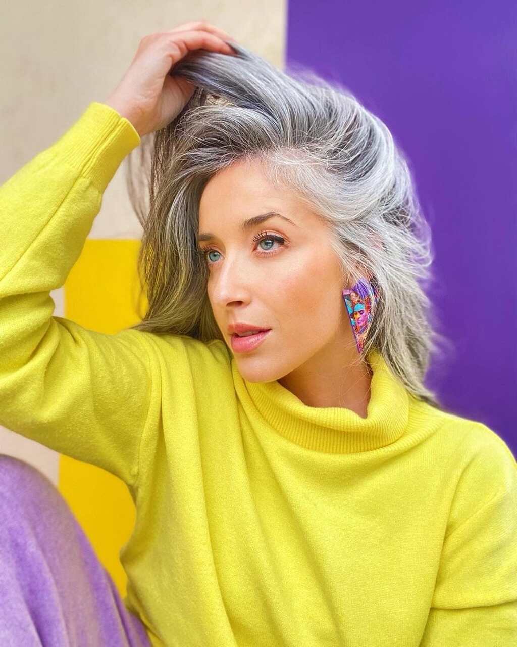 manutenção de luzes em cabelo branco