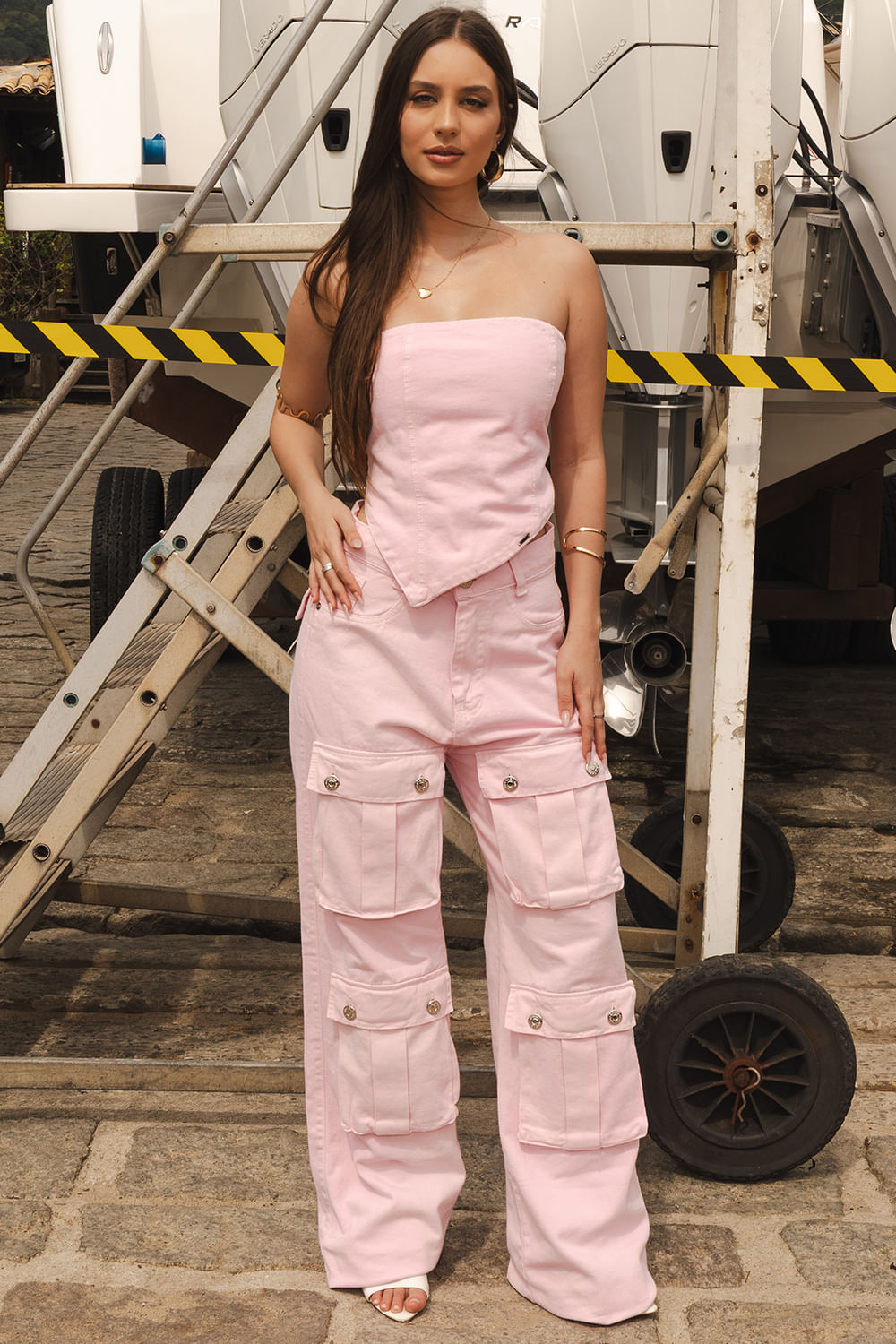 calça cargo com bolsos