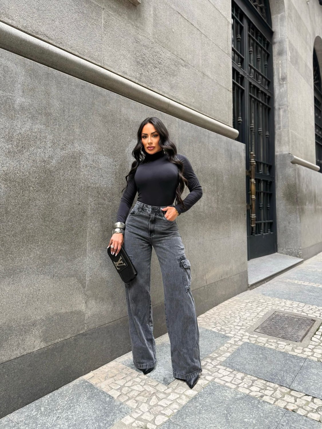calça jeans cargo larga
