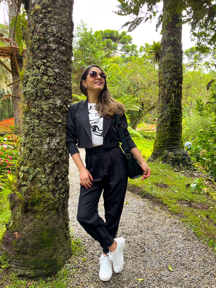 calça cenoura preta alfaiataria feminina