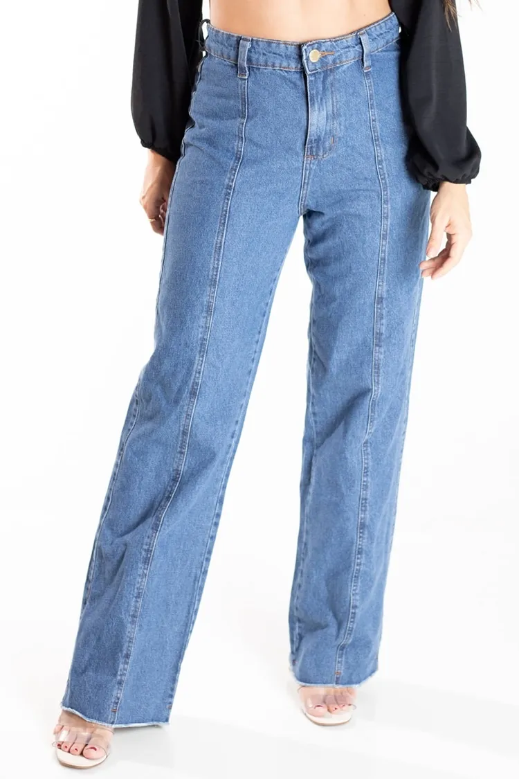 Calça jeans com costura frontal