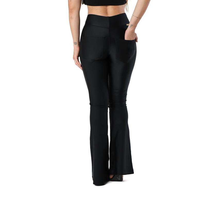 Calça preta com friso frontal