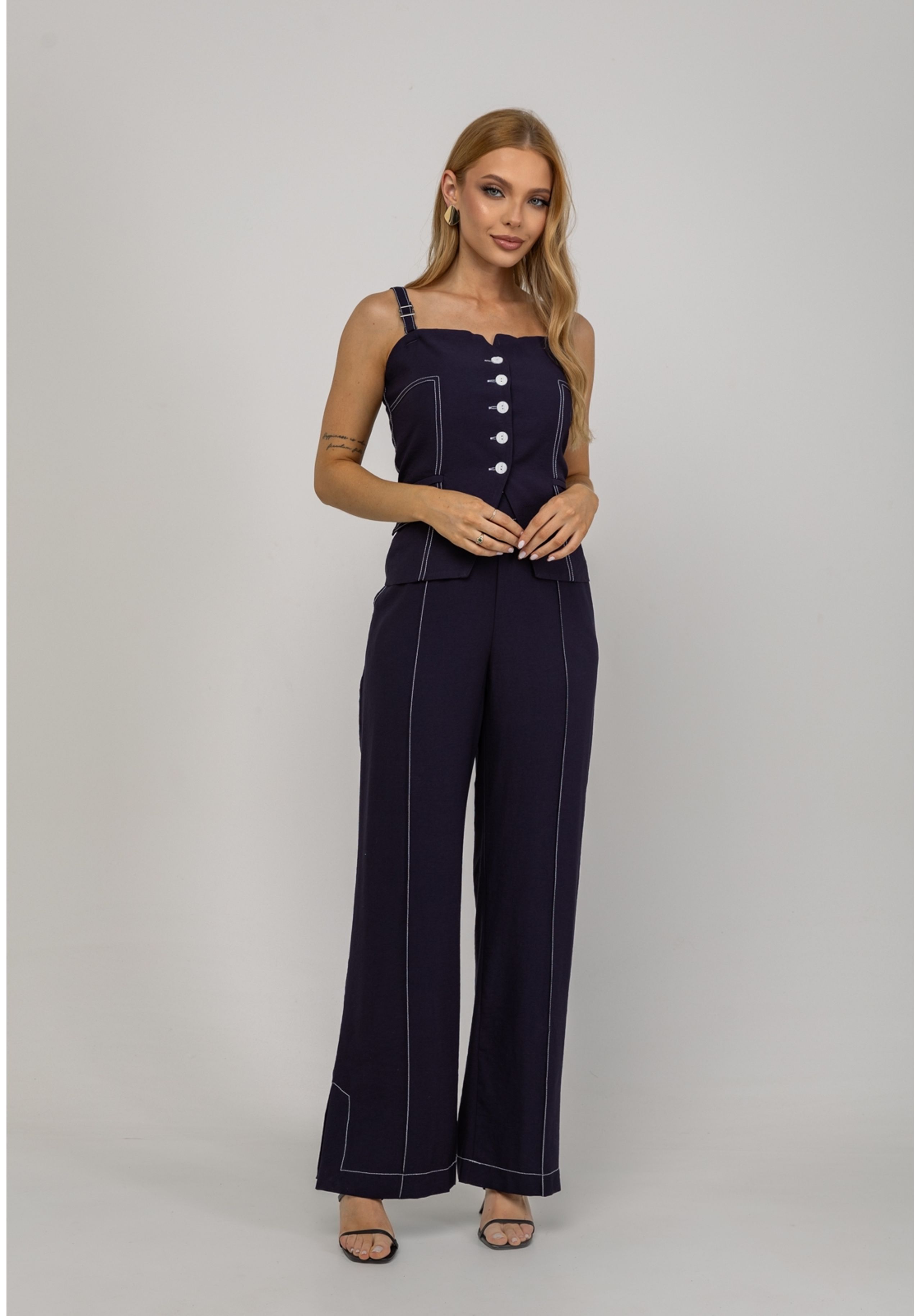 Calça de cintura alta com costura frontal
