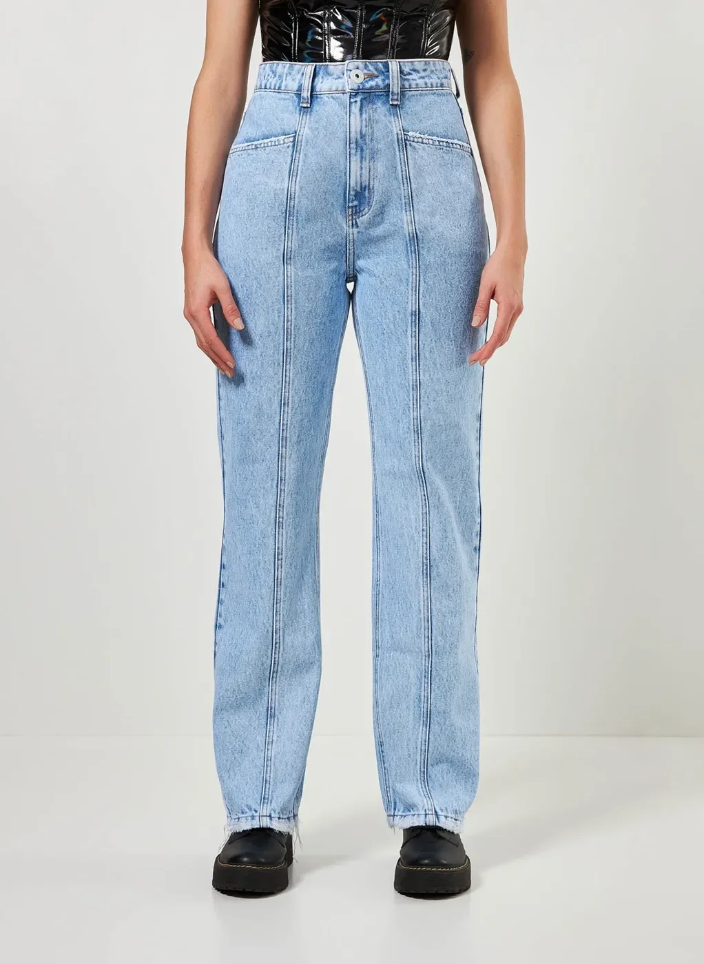 Calça com costura nervurada