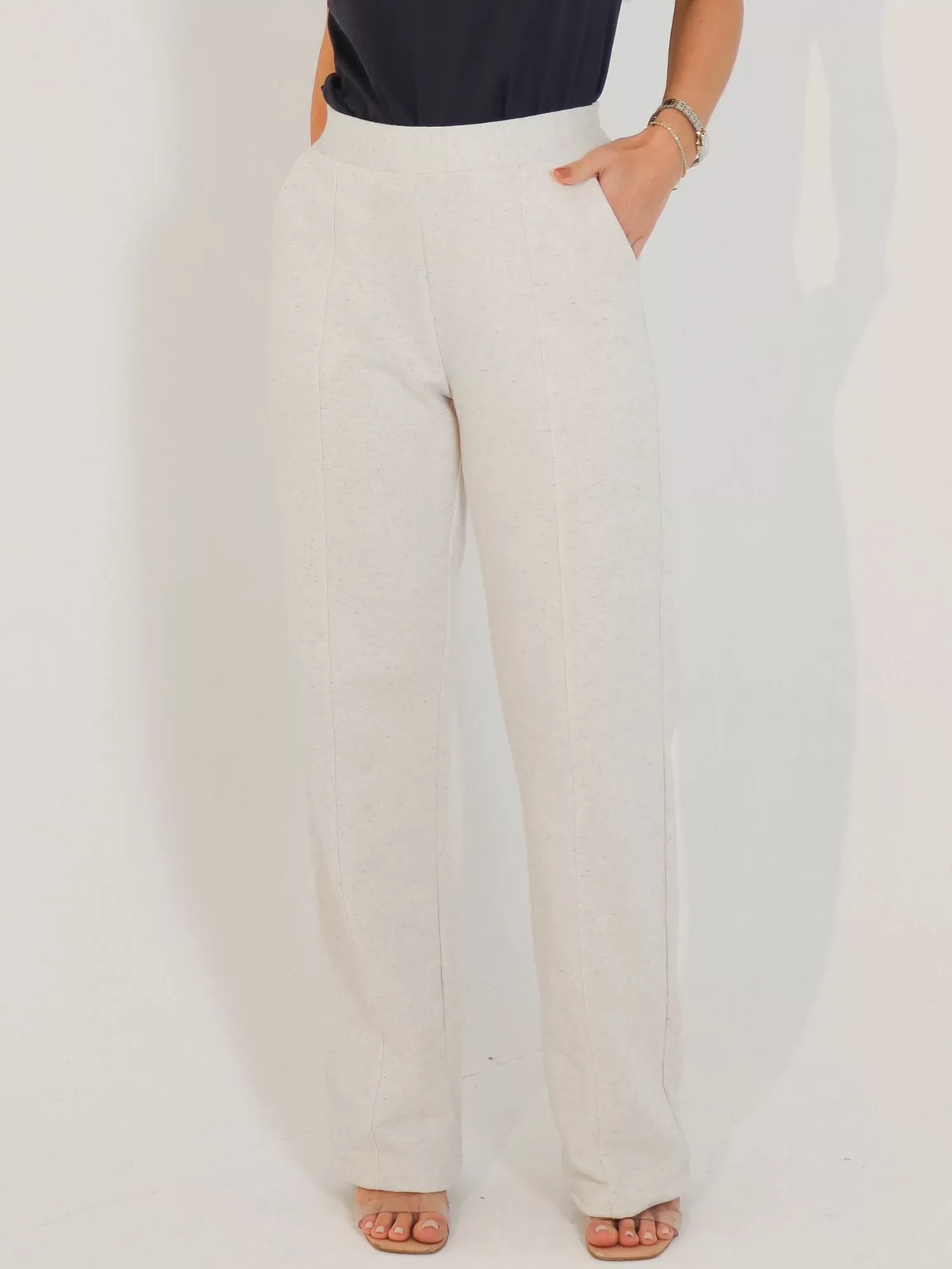 Calça skinny com costura na frente