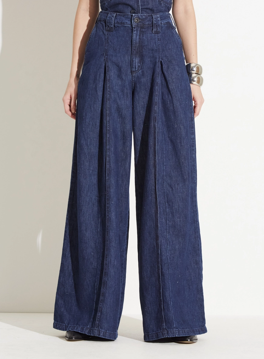 Calça de alfaiataria com friso