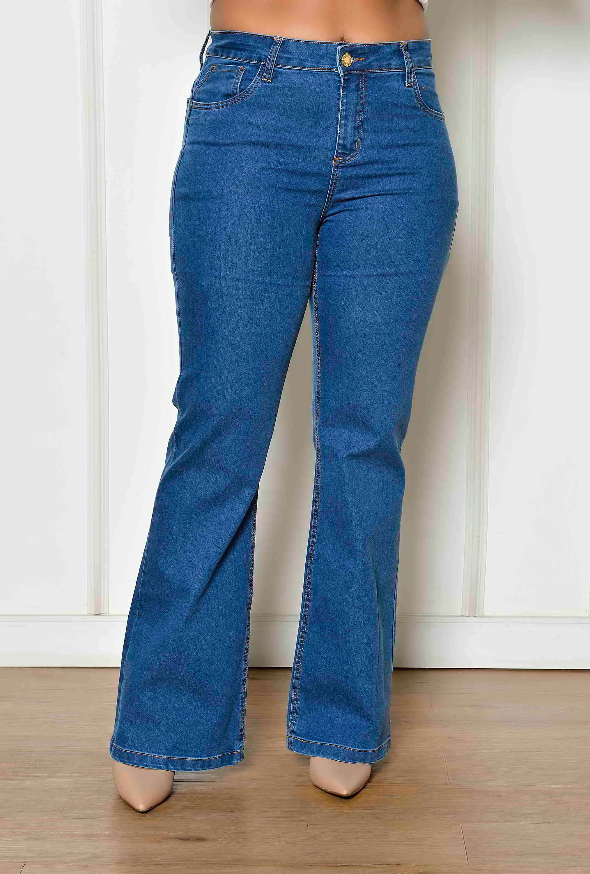 calça bootcut preta plus size