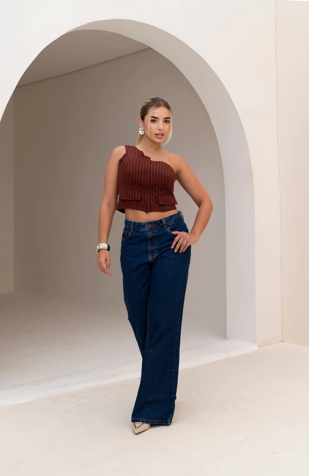 calça jeans wide leg com elastano escura