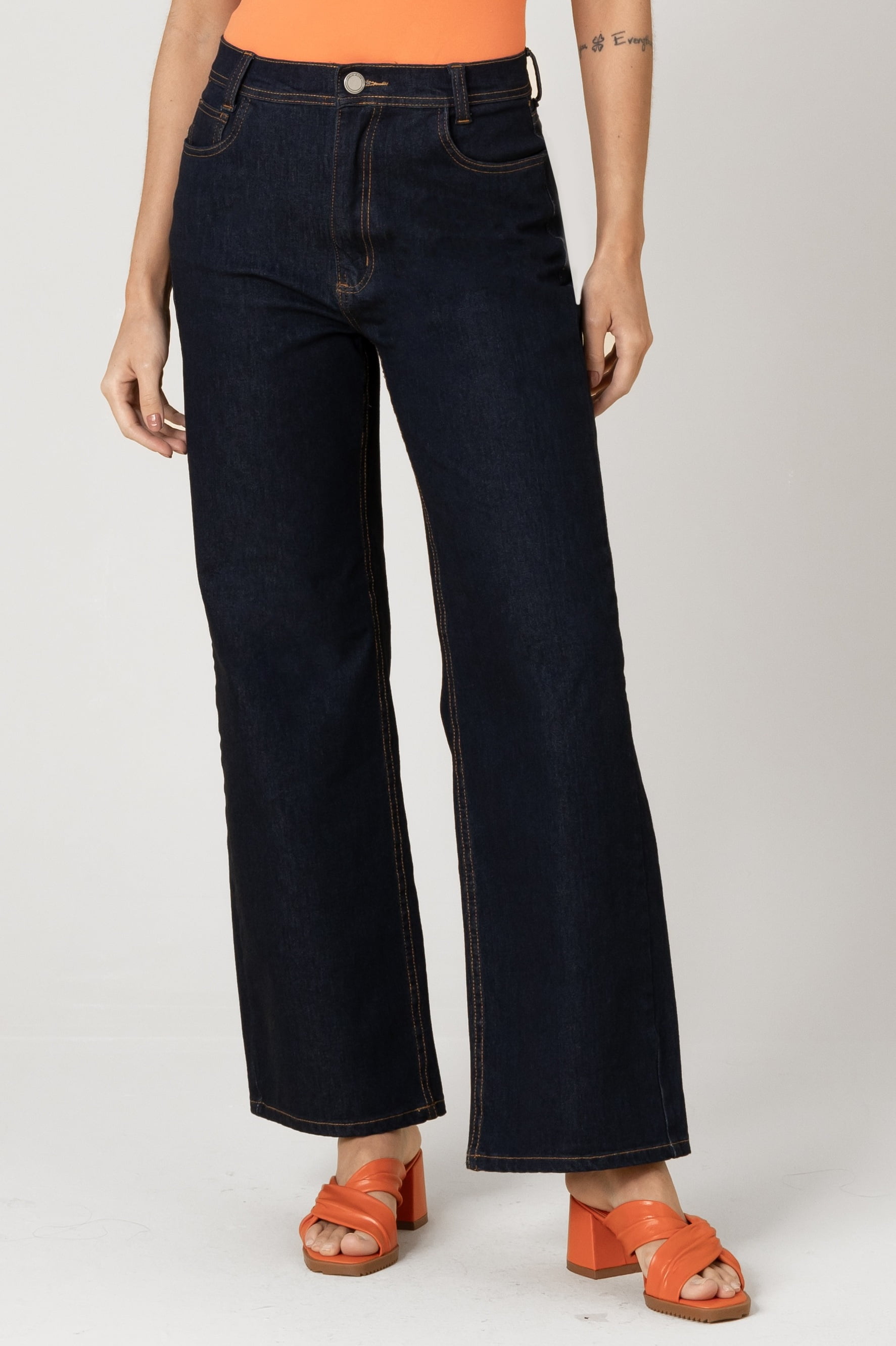 calça jeans wide leg com elastano escura