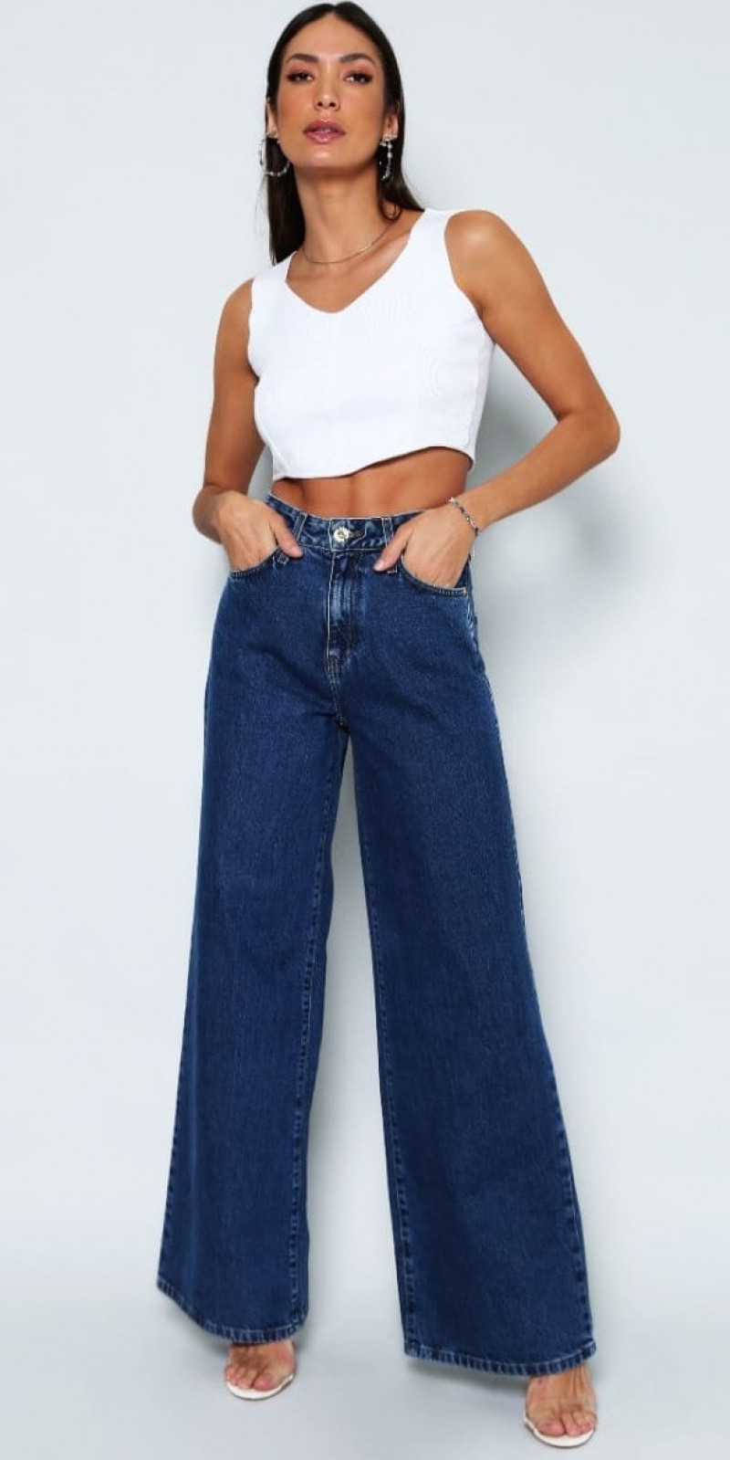 looks com calça jeans wide leg escura