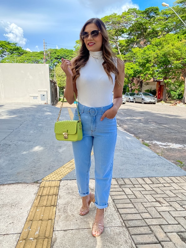 calça mom jeans com all star branco