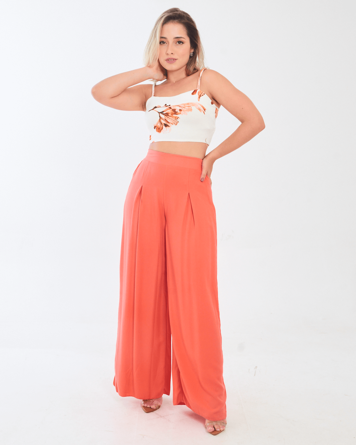 calça pantalona com bolso