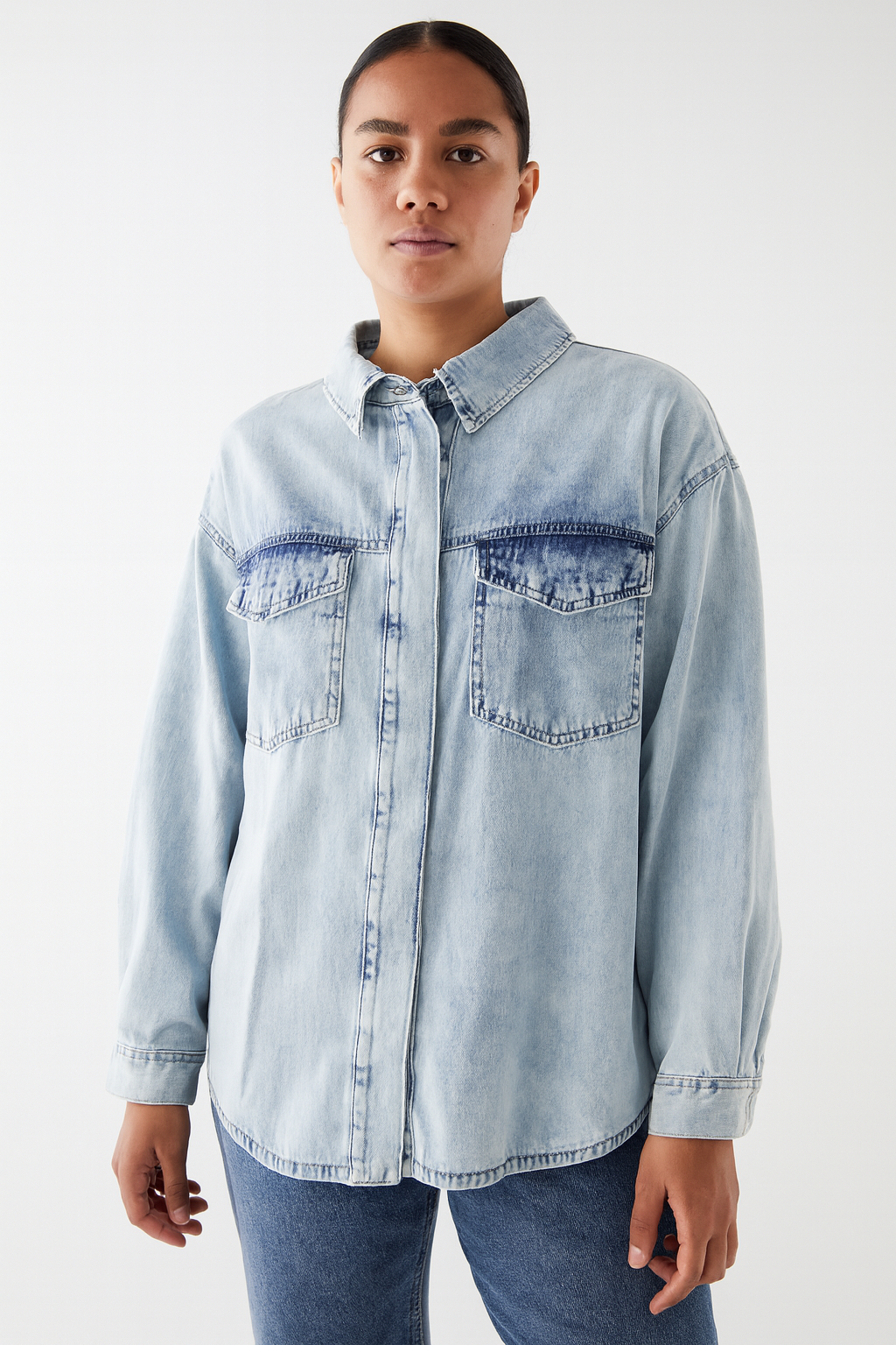 camisa jeans feminina manga longa lavagem clara