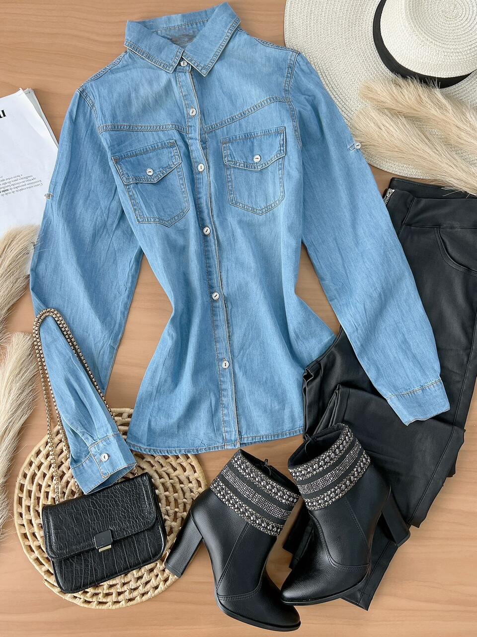 camisa jeans feminina com bordado lavagem clara