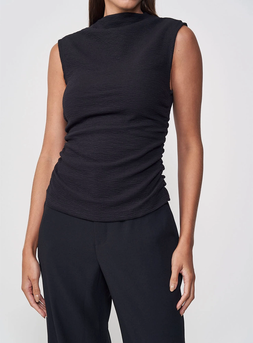 camiseta feminina gola alta manga curta