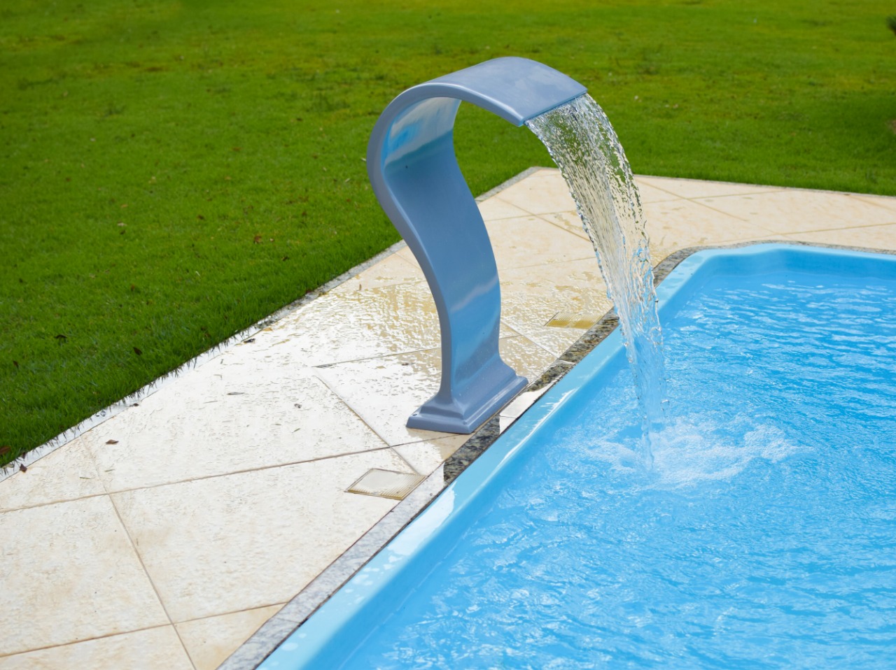 cascata de chão piscina fibra
