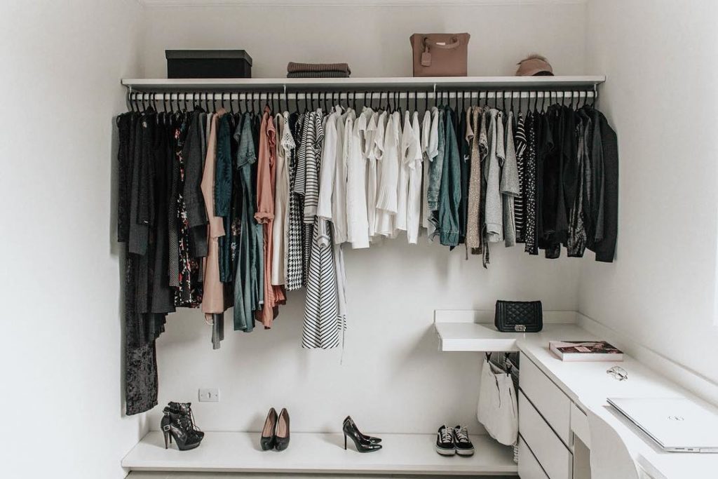 como organizar closet pequeno