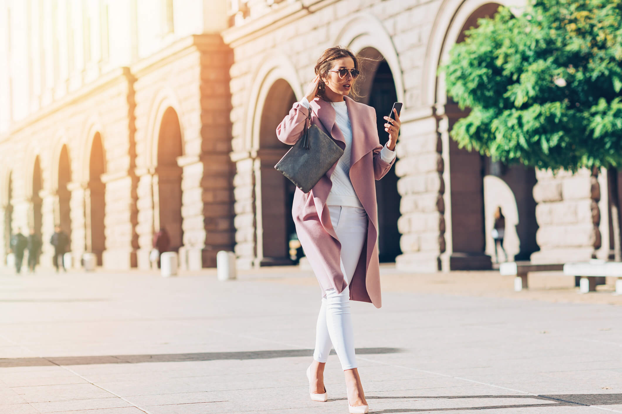 looks com sapato e bolsa diferentes