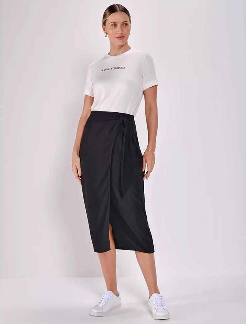 tenis casual com saia midi