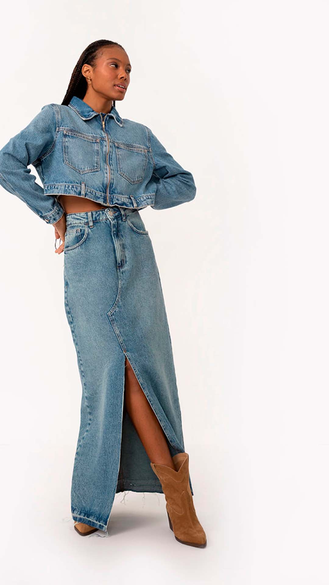 saia jeans longa com bota western