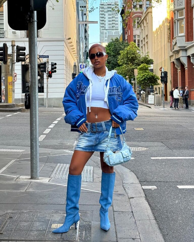 street style saia jeans e bota