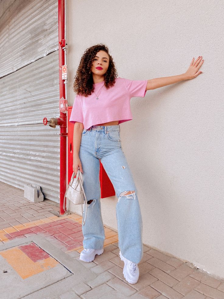 calça wide leg de alfaiataria com tênis