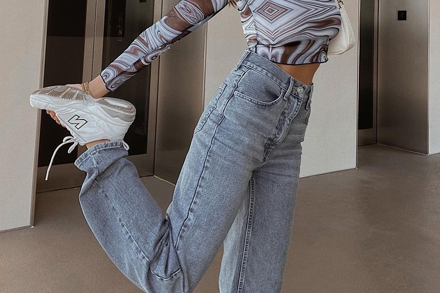 calça wide leg com tênis para trabalhar