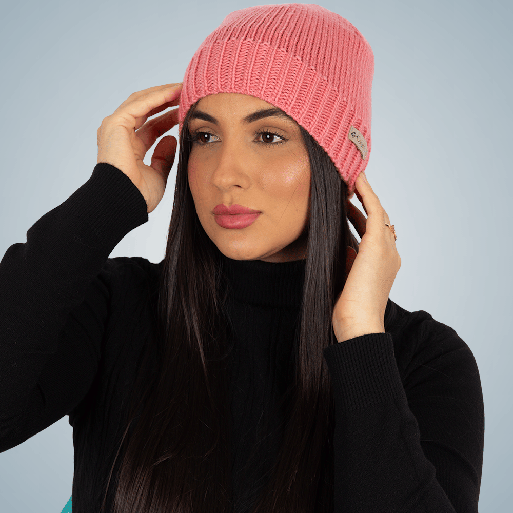 combinar gorro feminino com looks