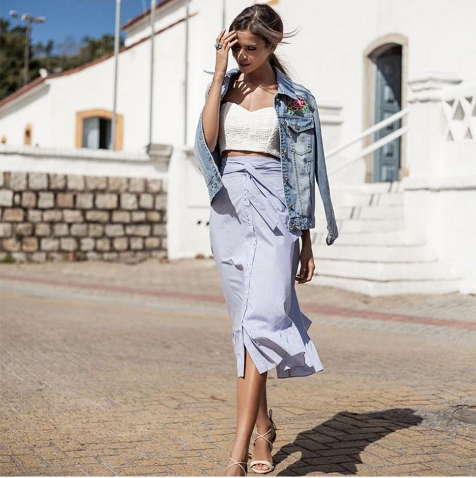 looks com saia midi para alongar a silhueta