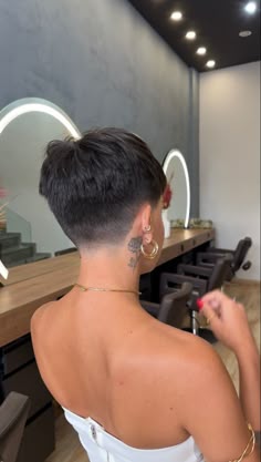 corte curto para rosto redondo