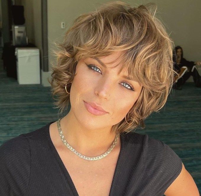 corte curto feminino shaggy 9