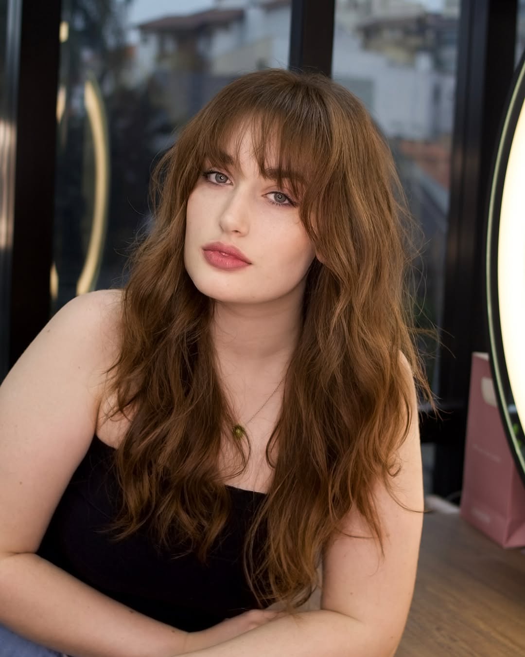 melhor franja para rosto redondo cabelo longo