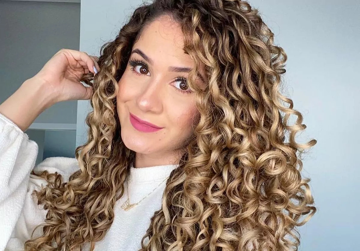 corte em u cabelo cacheado