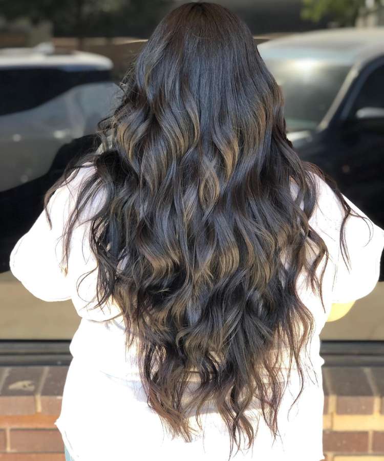 corte em v cabelo longo ondulado