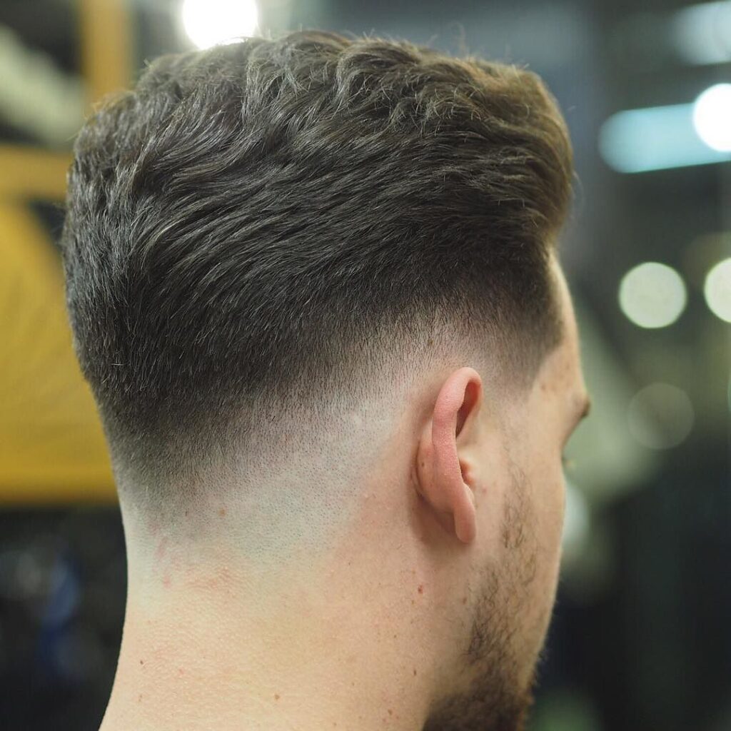 como cortar cabelo em v em casa