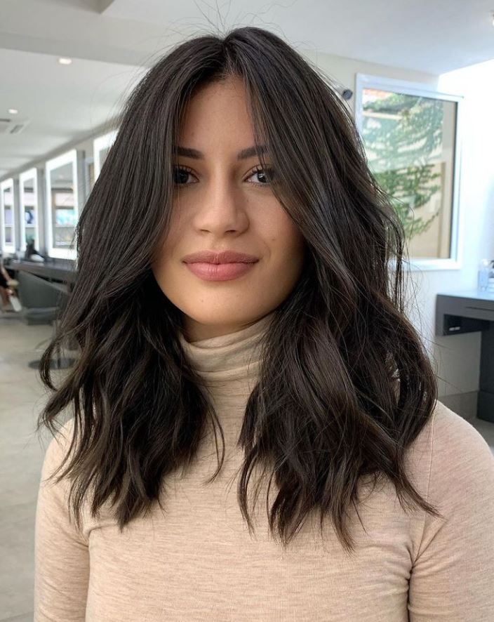 cortes de cabelo médio para rosto redondo
