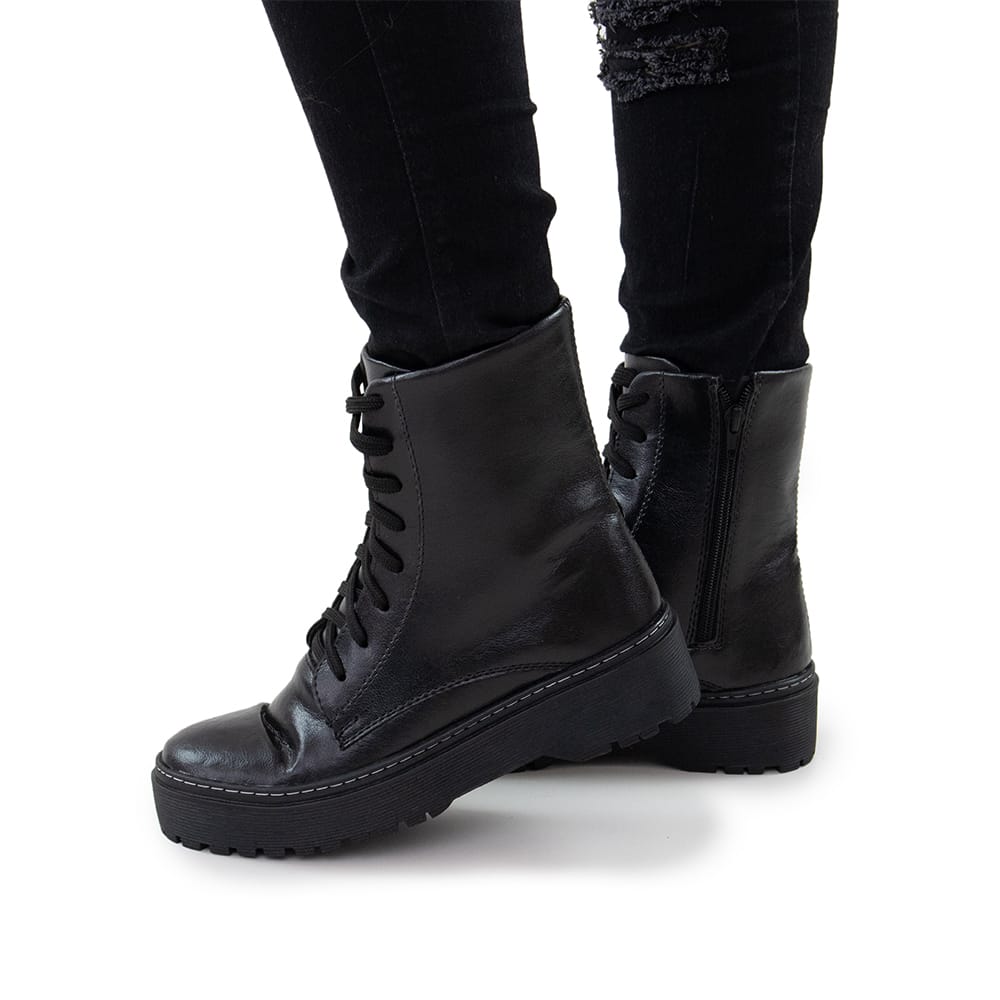 coturno plataforma feminino verniz