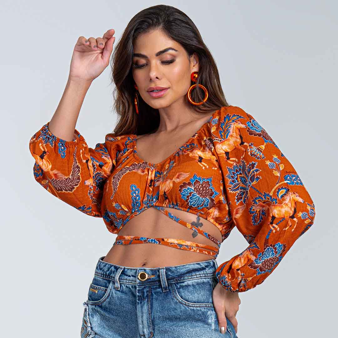 como usar cropped amarração com salopete